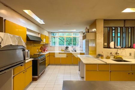 Casa à venda com 1800m², 11 quartos e 8 vagas Casa à venda com 1800m², 11 quartos e 8 vagasCozinha 04 - Casa 04