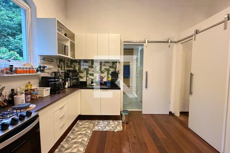 Casa à venda com 1800m², 11 quartos e 8 vagas Casa à venda com 1800m², 11 quartos e 8 vagasCozinha 03 - Casa 03