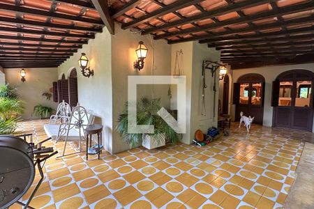 Casa à venda com 1800m², 11 quartos e 8 vagas Casa à venda com 1800m², 11 quartos e 8 vagasVaranda - Casa 01