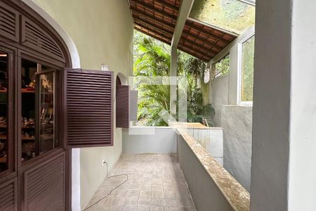 Casa à venda com 1800m², 11 quartos e 8 vagas Casa à venda com 1800m², 11 quartos e 8 vagasVaranda 02 - Casa 01