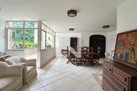 Casa à venda com 1800m², 11 quartos e 8 vagas Casa à venda com 1800m², 11 quartos e 8 vagasSala 05 - Casa 02