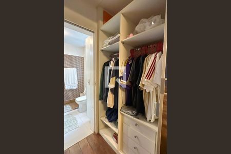 Casa à venda com 1800m², 11 quartos e 8 vagas Casa à venda com 1800m², 11 quartos e 8 vagasSuíte 04 - Casa 01