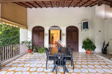 Casa à venda com 1800m², 11 quartos e 8 vagas Casa à venda com 1800m², 11 quartos e 8 vagasVaranda - Casa 03