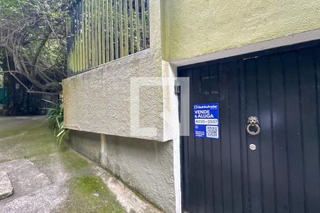 Casa à venda com 1800m², 11 quartos e 8 vagas Casa à venda com 1800m², 11 quartos e 8 vagasPlaquinha