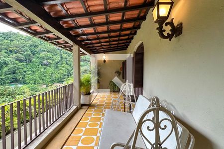 Casa à venda com 1800m², 11 quartos e 8 vagas Casa à venda com 1800m², 11 quartos e 8 vagasVaranda - Casa 01
