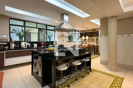 Casa à venda com 1800m², 11 quartos e 8 vagas Casa à venda com 1800m², 11 quartos e 8 vagasCozinha 01 - Casa 01