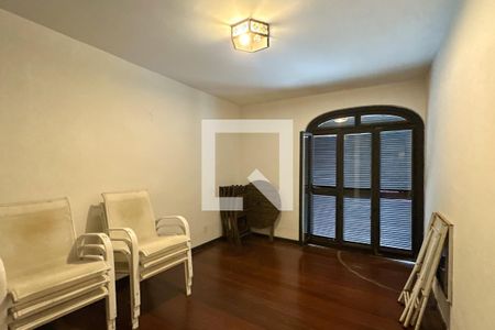 Casa à venda com 1800m², 11 quartos e 8 vagas Casa à venda com 1800m², 11 quartos e 8 vagasQuarto 10 - Casa 04