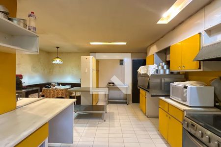 Casa à venda com 1800m², 11 quartos e 8 vagas Casa à venda com 1800m², 11 quartos e 8 vagasCozinha 04 - Casa 04