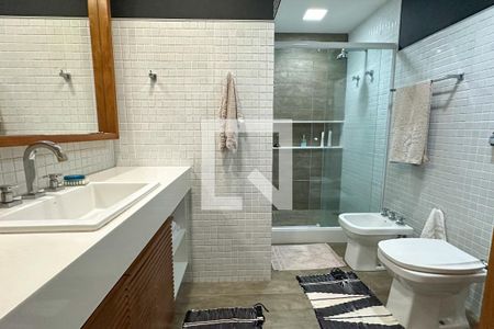 Casa à venda com 1800m², 11 quartos e 8 vagas Casa à venda com 1800m², 11 quartos e 8 vagasSuíte 03 - Casa 01