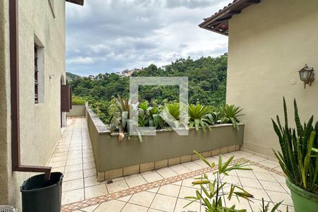 Casa à venda com 1800m², 11 quartos e 8 vagas Casa à venda com 1800m², 11 quartos e 8 vagasSala 05 - Casa 02