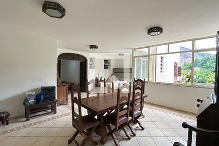 Casa à venda com 1800m², 11 quartos e 8 vagas Casa à venda com 1800m², 11 quartos e 8 vagasSala 05 - Casa 02