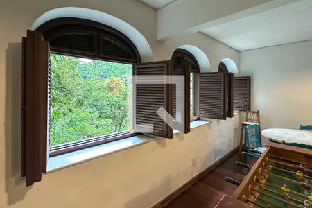 Casa à venda com 1800m², 11 quartos e 8 vagas Casa à venda com 1800m², 11 quartos e 8 vagasSala 08 - Casa 02