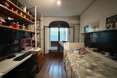 Casa à venda com 1800m², 11 quartos e 8 vagas Casa à venda com 1800m², 11 quartos e 8 vagasSuíte 03 - Casa 01