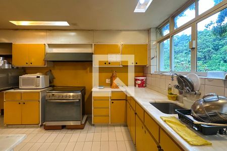 Casa à venda com 1800m², 11 quartos e 8 vagas Casa à venda com 1800m², 11 quartos e 8 vagasCozinha 04 - Casa 04