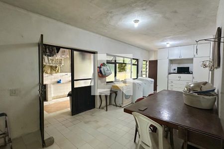 Casa à venda com 1800m², 11 quartos e 8 vagas Casa à venda com 1800m², 11 quartos e 8 vagasÁrea de Serviço 02 - Casa 02