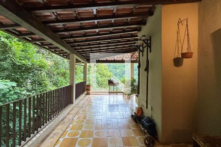 Casa à venda com 1800m², 11 quartos e 8 vagas Casa à venda com 1800m², 11 quartos e 8 vagasVaranda - Casa 01