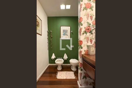 Casa à venda com 1800m², 11 quartos e 8 vagas Casa à venda com 1800m², 11 quartos e 8 vagasLavabo 01 - Casa 01