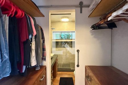 Casa à venda com 1800m², 11 quartos e 8 vagas Casa à venda com 1800m², 11 quartos e 8 vagasSuíte 06 - Casa 02