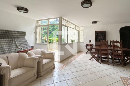 Casa à venda com 1800m², 11 quartos e 8 vagas Casa à venda com 1800m², 11 quartos e 8 vagasSala 05 - Casa 02