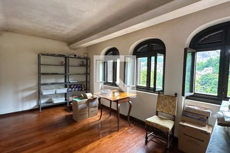 Casa à venda com 1800m², 11 quartos e 8 vagas Casa à venda com 1800m², 11 quartos e 8 vagasSala 11 - Casa 04