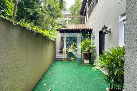 Casa à venda com 1800m², 11 quartos e 8 vagas Casa à venda com 1800m², 11 quartos e 8 vagasArea externa