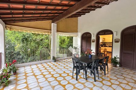 Casa à venda com 1800m², 11 quartos e 8 vagas Casa à venda com 1800m², 11 quartos e 8 vagasVaranda - Casa 03