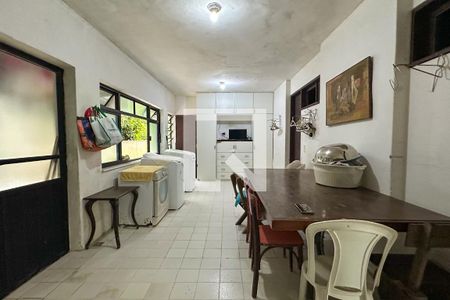 Casa à venda com 1800m², 11 quartos e 8 vagas Casa à venda com 1800m², 11 quartos e 8 vagasÁrea de Serviço 02 - Casa 02