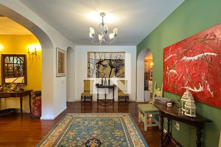 Casa à venda com 1800m², 11 quartos e 8 vagas Casa à venda com 1800m², 11 quartos e 8 vagasHall - Casa 01