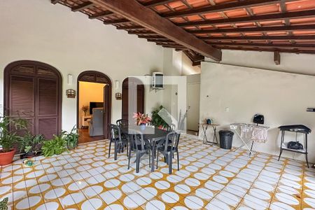 Casa à venda com 1800m², 11 quartos e 8 vagas Casa à venda com 1800m², 11 quartos e 8 vagasVaranda - Casa 03