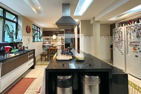 Casa à venda com 1800m², 11 quartos e 8 vagas Casa à venda com 1800m², 11 quartos e 8 vagasCozinha 01 - Casa 01