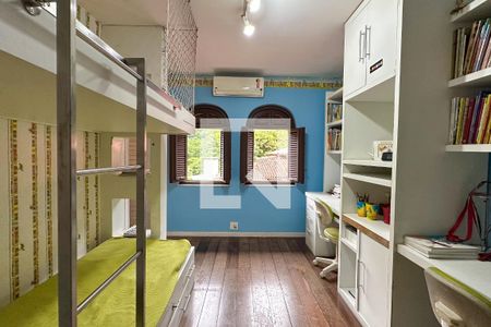 Casa à venda com 1800m², 11 quartos e 8 vagas Casa à venda com 1800m², 11 quartos e 8 vagasSuíte 02 - Casa 01