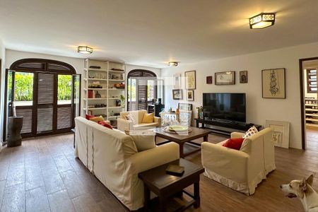 Casa à venda com 1800m², 11 quartos e 8 vagas Casa à venda com 1800m², 11 quartos e 8 vagasSala 06 - Casa 02