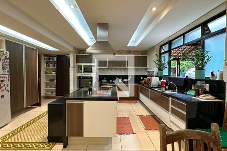 Casa à venda com 1800m², 11 quartos e 8 vagas Casa à venda com 1800m², 11 quartos e 8 vagasCozinha 01 - Casa 01