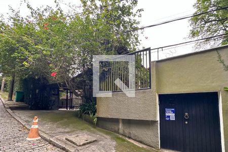 Casa à venda com 1800m², 11 quartos e 8 vagas Casa à venda com 1800m², 11 quartos e 8 vagasPlaquinha