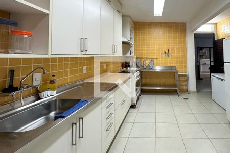 Casa à venda com 1800m², 11 quartos e 8 vagas Casa à venda com 1800m², 11 quartos e 8 vagasCozinha 02 - Casa 02