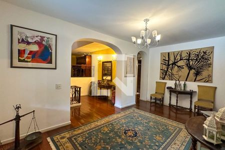 Casa à venda com 1800m², 11 quartos e 8 vagas Casa à venda com 1800m², 11 quartos e 8 vagasHall - Casa 01