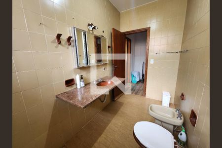 Casa à venda com 690m², 6 quartos e 3 vagas Casa à venda com 690m², 6 quartos e 3 vagasBanheiro