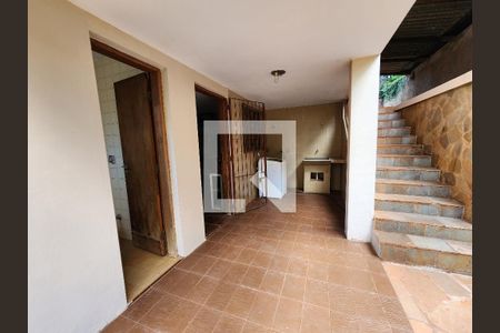 Casa à venda com 690m², 6 quartos e 3 vagas Casa à venda com 690m², 6 quartos e 3 vagasQuintal