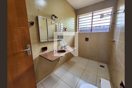 Casa à venda com 690m², 6 quartos e 3 vagas Casa à venda com 690m², 6 quartos e 3 vagasBanheiro Suíte 1