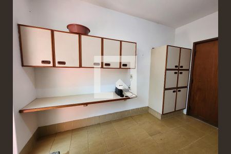 Casa à venda com 690m², 6 quartos e 3 vagas Casa à venda com 690m², 6 quartos e 3 vagasCozinha