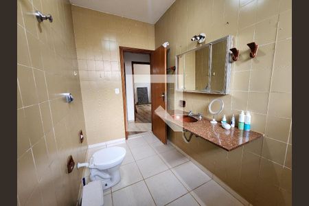 Casa à venda com 690m², 6 quartos e 3 vagas Casa à venda com 690m², 6 quartos e 3 vagasBanheiro Suíte 1