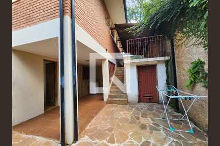Casa à venda com 690m², 6 quartos e 3 vagas Casa à venda com 690m², 6 quartos e 3 vagasQuintal