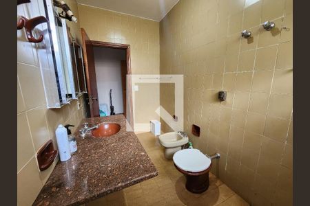 Casa à venda com 690m², 6 quartos e 3 vagas Casa à venda com 690m², 6 quartos e 3 vagasBanheiro