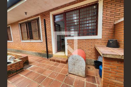 Casa à venda com 690m², 6 quartos e 3 vagas Casa à venda com 690m², 6 quartos e 3 vagasÀrea Externa Superior Lavanderia