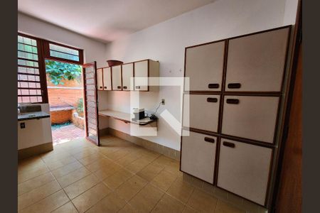 Casa à venda com 690m², 6 quartos e 3 vagas Casa à venda com 690m², 6 quartos e 3 vagasCozinha