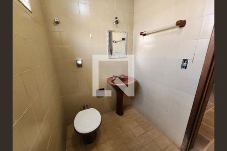 Casa à venda com 690m², 6 quartos e 3 vagas Casa à venda com 690m², 6 quartos e 3 vagasBanheiro 3