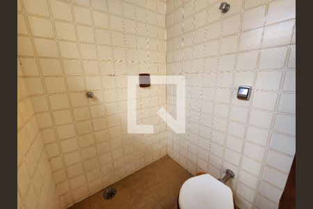 Casa à venda com 690m², 6 quartos e 3 vagas Casa à venda com 690m², 6 quartos e 3 vagasBanheiro 2