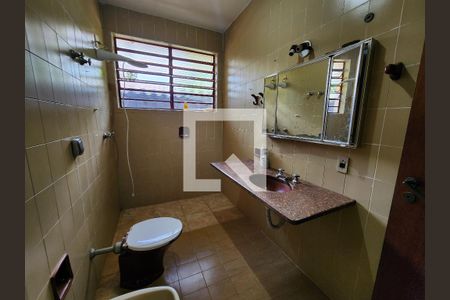 Casa à venda com 690m², 6 quartos e 3 vagas Casa à venda com 690m², 6 quartos e 3 vagasBanheiro