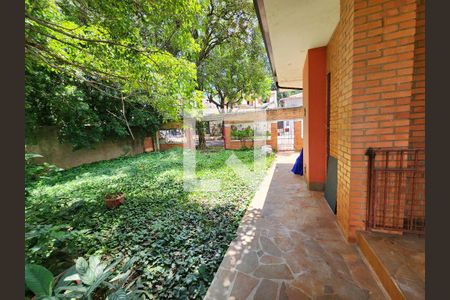 Casa à venda com 690m², 6 quartos e 3 vagas Casa à venda com 690m², 6 quartos e 3 vagasÀrea Externa Superior