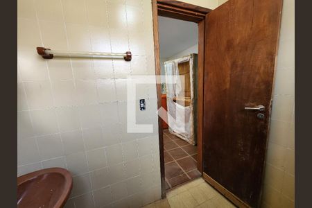 Casa à venda com 690m², 6 quartos e 3 vagas Casa à venda com 690m², 6 quartos e 3 vagasBanheiro Suíte 2